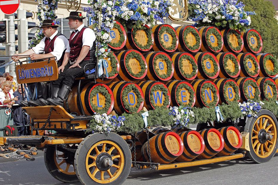 Пиво и декольте: все об Октоберфесте