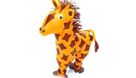 Поделки из пластиковых бутылок - жираф.