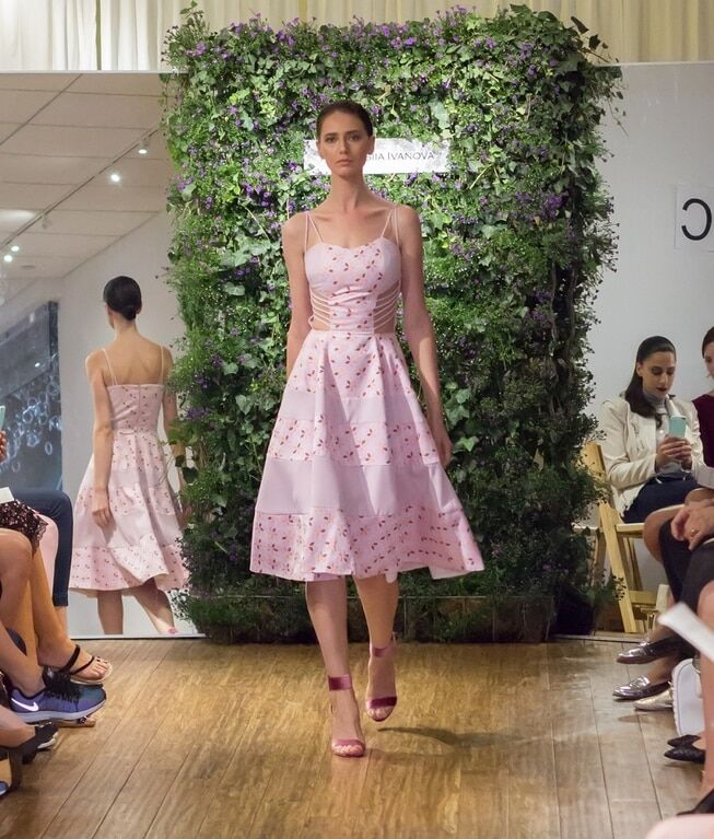 В ожидании весны: украинский дизайнер презентовала коллекцию воздушных платьев
