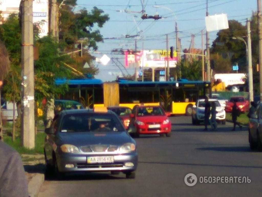 В Киеве сломавшийся троллейбус спровоцировал серьезную пробку