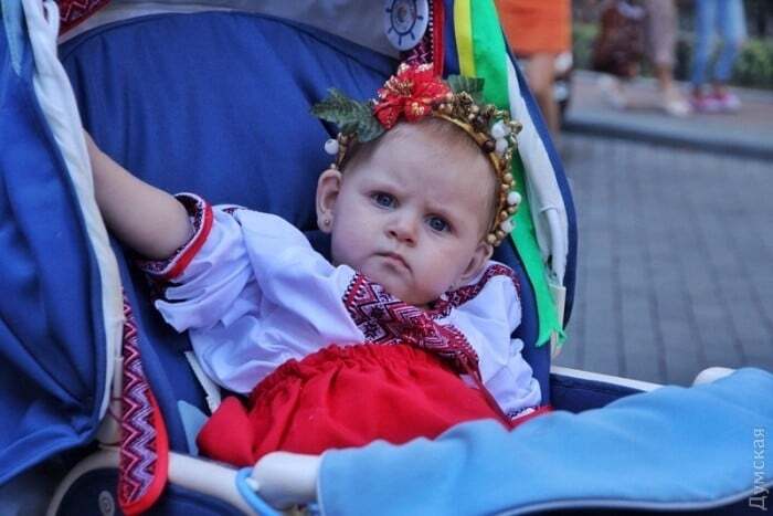 От бэтмена до кастрюли борща: в Одессе состоялся ежегодный парад детских колясок. Опубликованы яркие фото