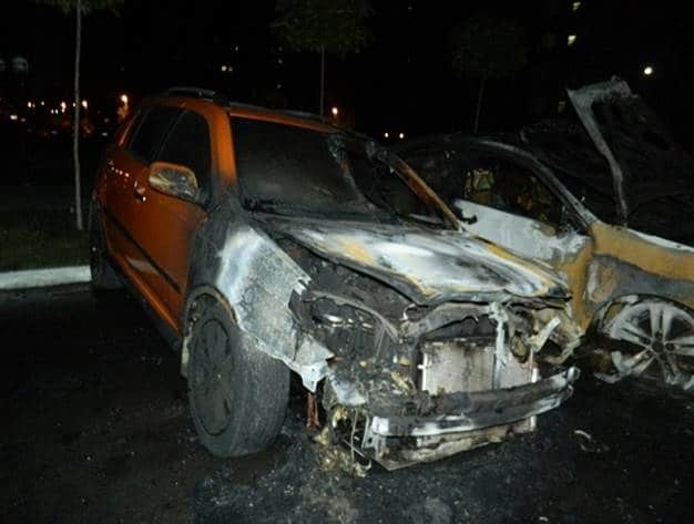 У Києві вночі підпалили авто: в поліції повідомили подробиці НП