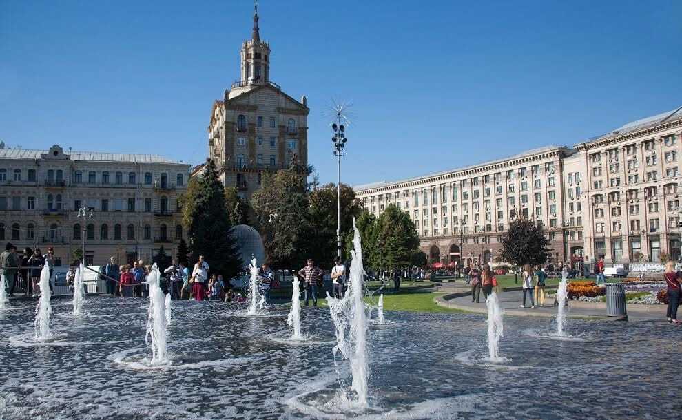 У Києві на Майдані запустили каскадний фонтан