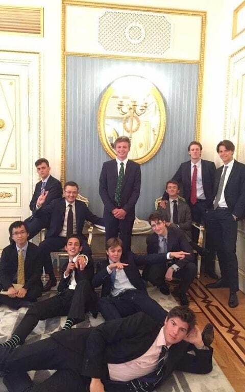 "Не для преси": Кремль кинувся видаляти фото Путіна з британськими студентами