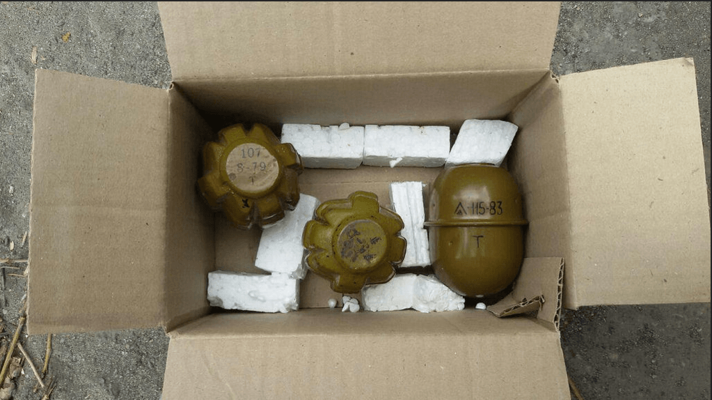 На Донбассе обнаружены тайники с гранатометами, взрывчаткой и тысячами патронов