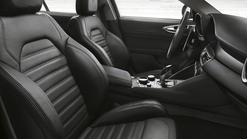 У Alfa Romeo Giulia появится "быстрая" модификация Veloce: фото