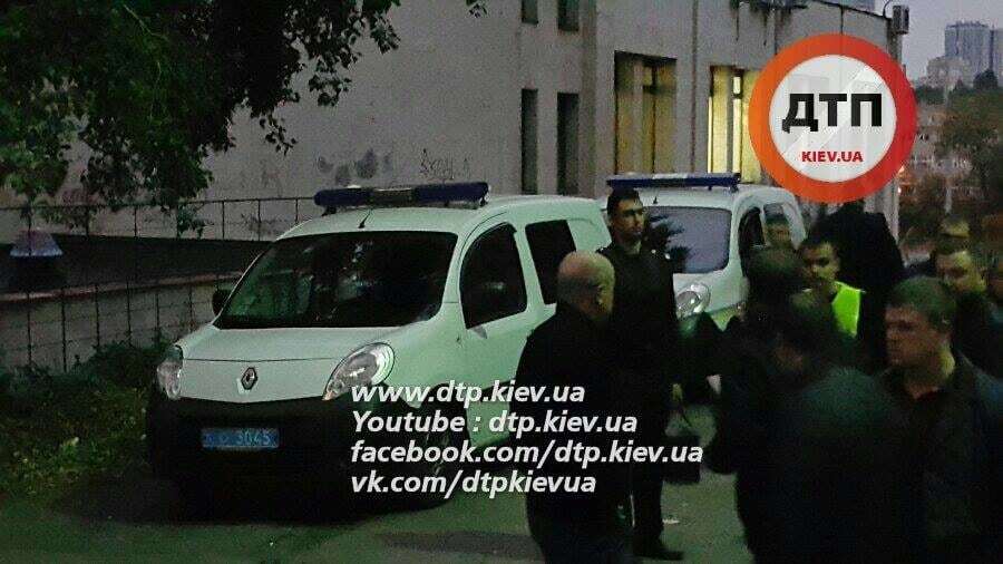 Забрали понад 2 млн грн: у Києві псевдо-СБУшники із автоматами напали на валютників