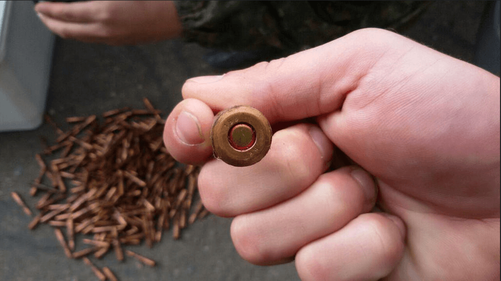 На Донбассе обнаружены тайники с гранатометами, взрывчаткой и тысячами патронов