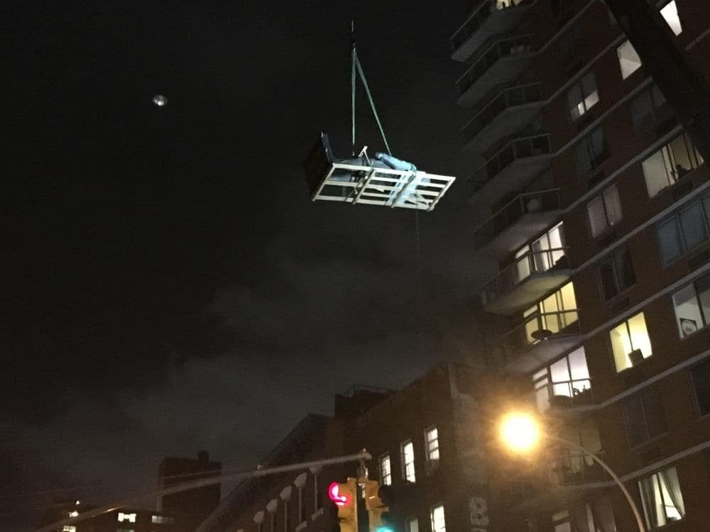 Ленин, гудбай: в Нью-Йорке "декоммунизировали" "Красную площадь". Фоторепортаж