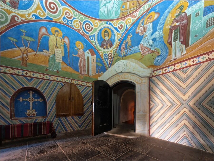Таємниці Києва: загадковий та унікальний Звіринецький печерний монастир - фото