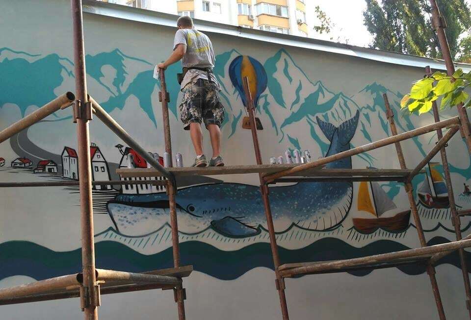 В Киеве появился мурал с огромным китом: опубликованы фото