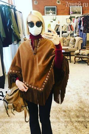 Полина Гагарина в маске пожаловалась на вирус: фотофакт