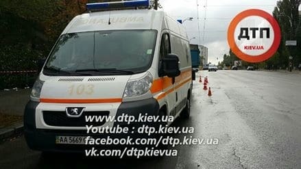 В Киеве грузовик сбил насмерть пешехода