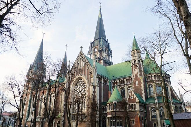 Релігійні святині: топ-7 найвизначніших католицьких храмів України - фото