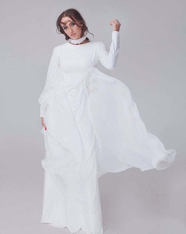 Різатдінова вразила своїм незвичайним образом у розкішних весільних вбраннях