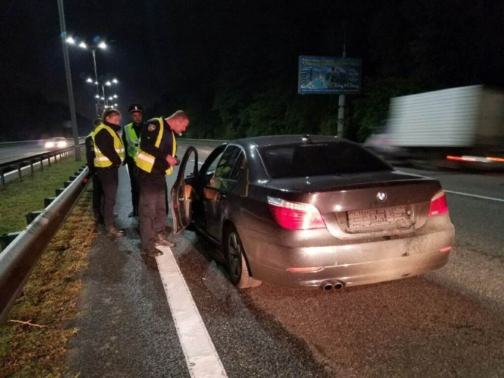 Жуткое ДТП под Киевом: на Бориспольской трассе BMW перевернул на крышу микроавтобус. Фоторепортаж