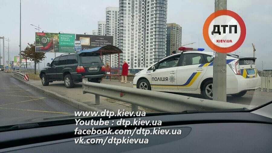 В Киеве полиция оштрафовала водителя за езду по тротуарам