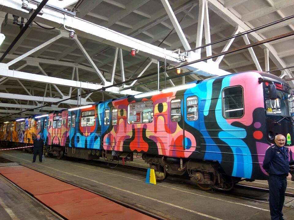 В киевском метро запустили третий поезд-мурал: опубликованы фото
