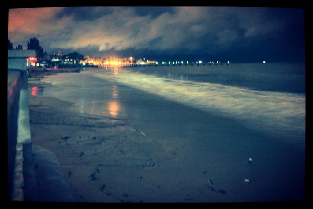 Таки уже точно не сезон: в сети показали грустные осенние пляжи Крыма. Фоторепортаж