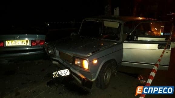 В Киеве пьяный водитель на "ВАЗ" протаранил два авто и вылетел через лобовое стекло: жуткие фото