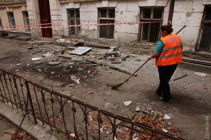 НП в Одесі: балкон обвалився з третього поверху разом із жінкою 