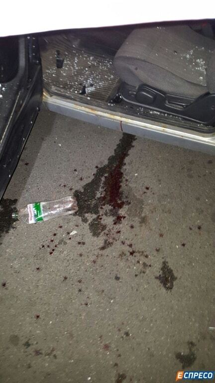 В Киеве пьяный водитель на "ВАЗ" протаранил два авто и вылетел через лобовое стекло: жуткие фото