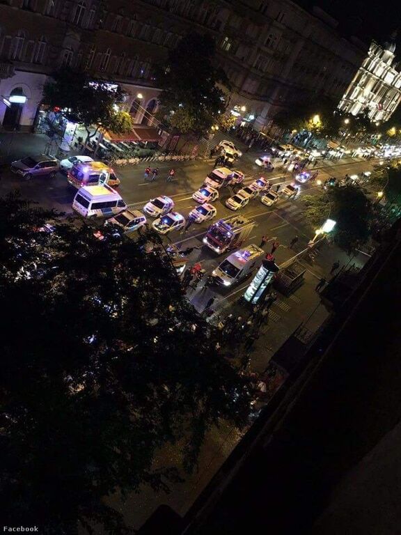 У Будапешті прогримів потужний вибух біля торгового центру: є поранені