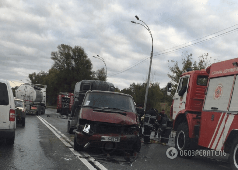 Масштабная авария в Киеве: машины столкнулись лоб в лоб. Опубликованы фото 