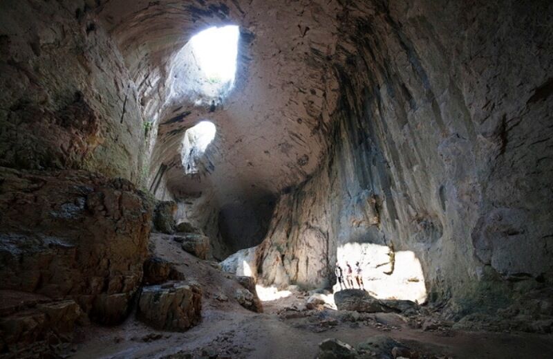 "Очі Бога": в Болгарії туристи можуть побачити дивовижну печеру - фото
