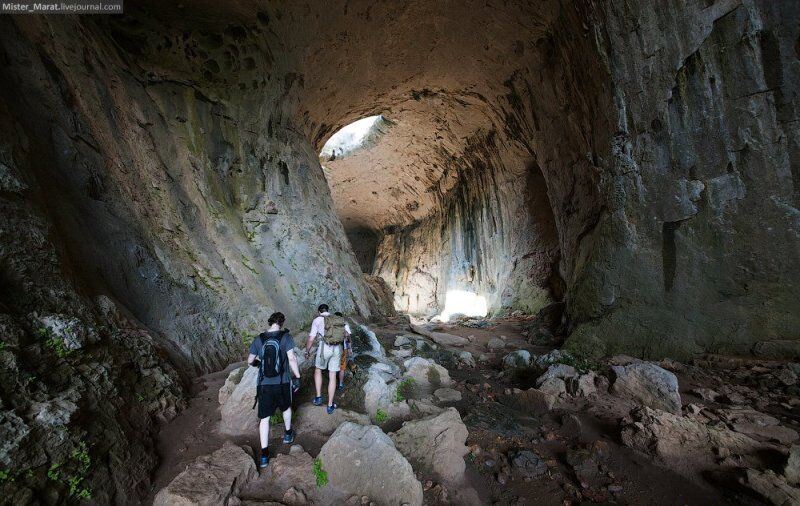 "Очі Бога": в Болгарії туристи можуть побачити дивовижну печеру - фото
