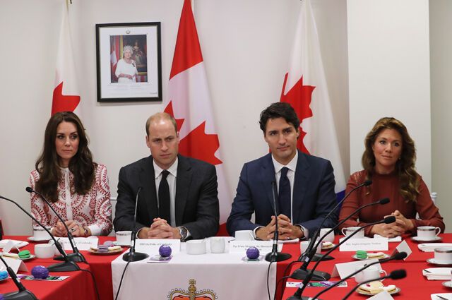 Хрупкая Кейт Миддлтон вышла в платье цветов флага Канады: фотофакт