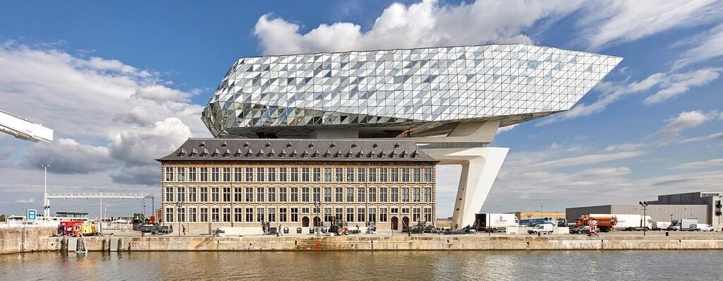 Корабль и бриллианты: в Антверпене открыли новое здание, спроектированное Захой Хадид - фото