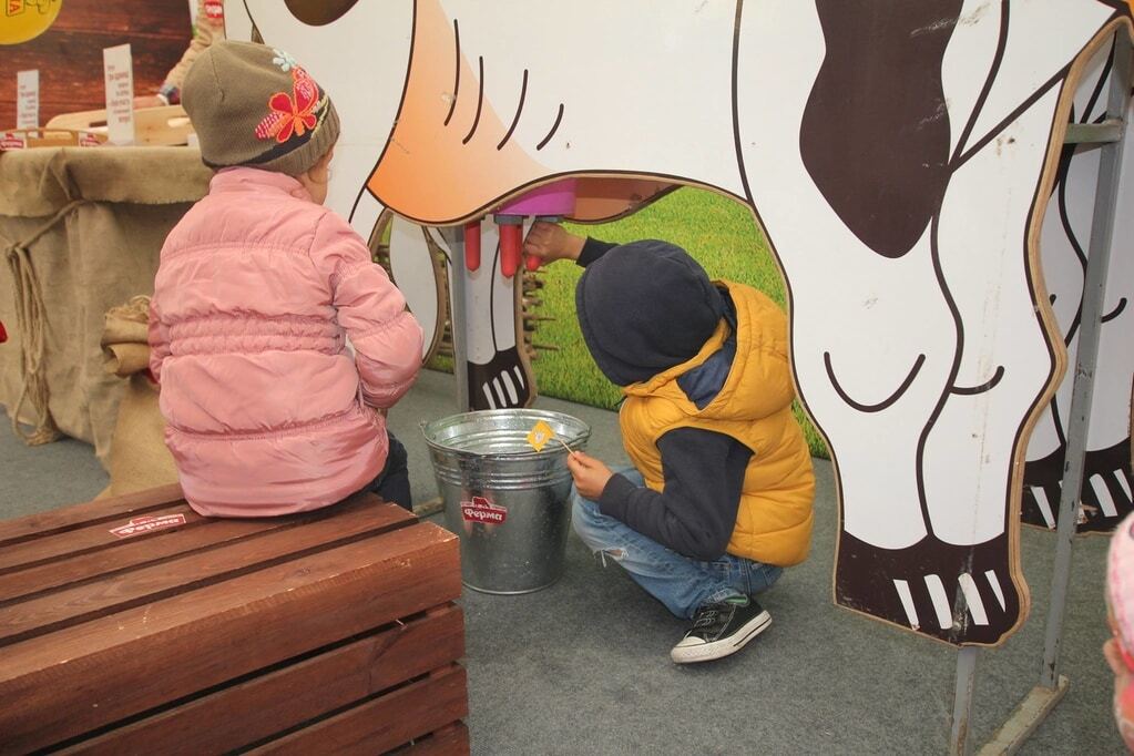 В Киеве на Певческом поле отпраздновали фестиваль "День молока и сыра"