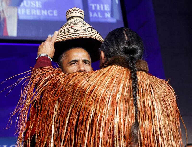 Обама перевоплотился в индейца в Белом доме. Фоторепортаж