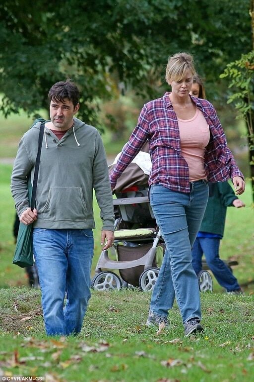 Шарлиз Терон располнела для новой роли: шокирующие снимки актрисы