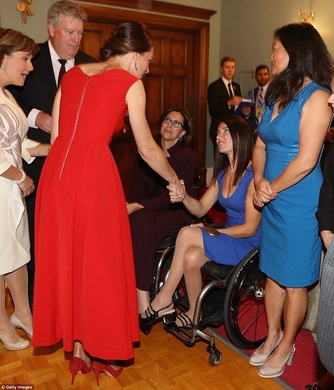 Кейт Міддлтон у розкішній червоній сукні викликала фурор на прийомі в Канаді