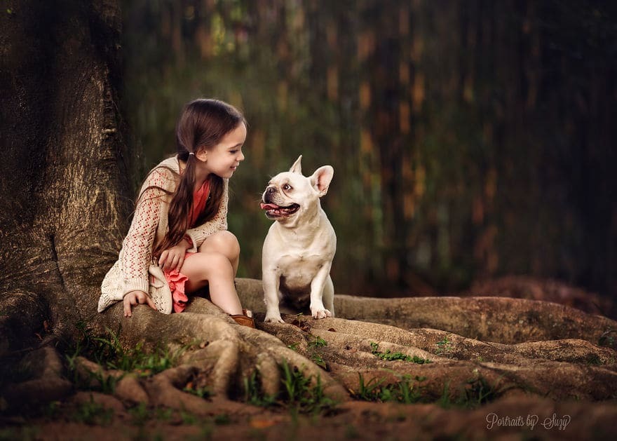 Настрій дитинства: мама-фотограф відобразила ніжну дружбу дочки із тваринами