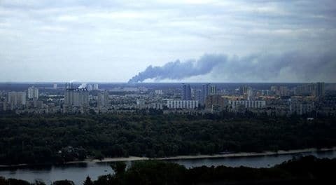 Під Києвом на складі сталася потужна пожежа