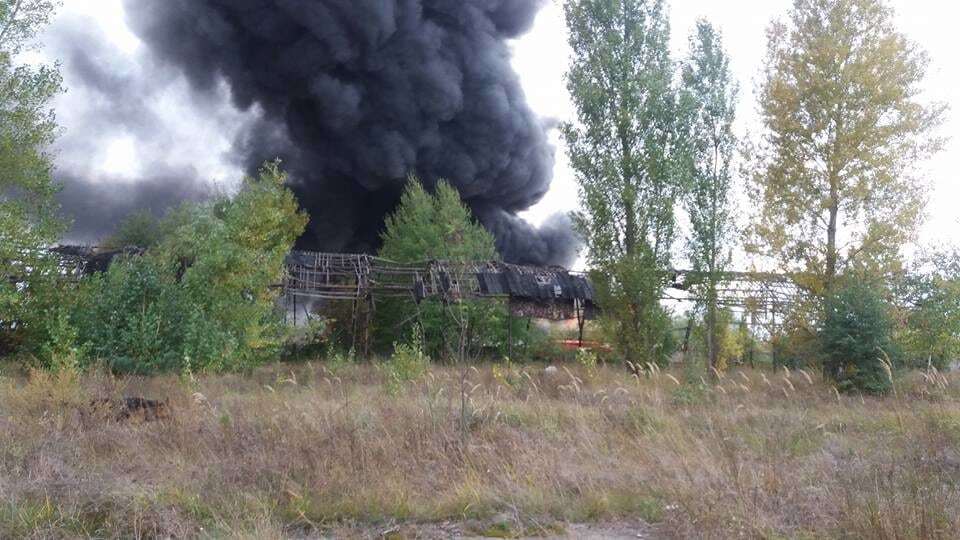 Під Києвом на складі сталася потужна пожежа