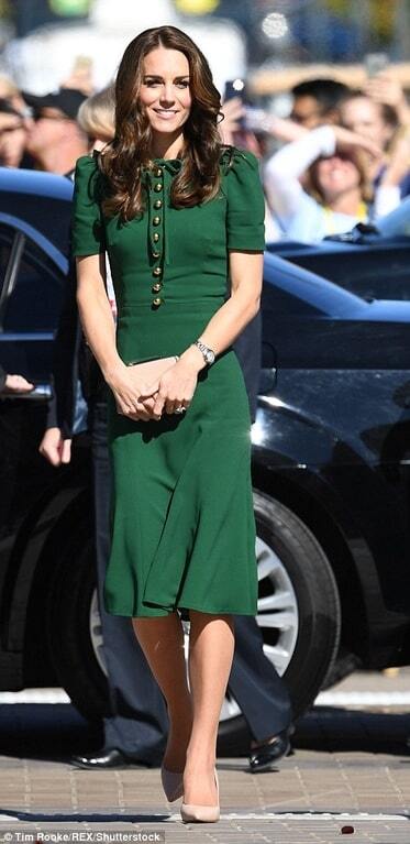 Элегантная Кейт Миддлтон в платье Dolce & Gabbana посетила с мужем волейбольный матч и винодельню