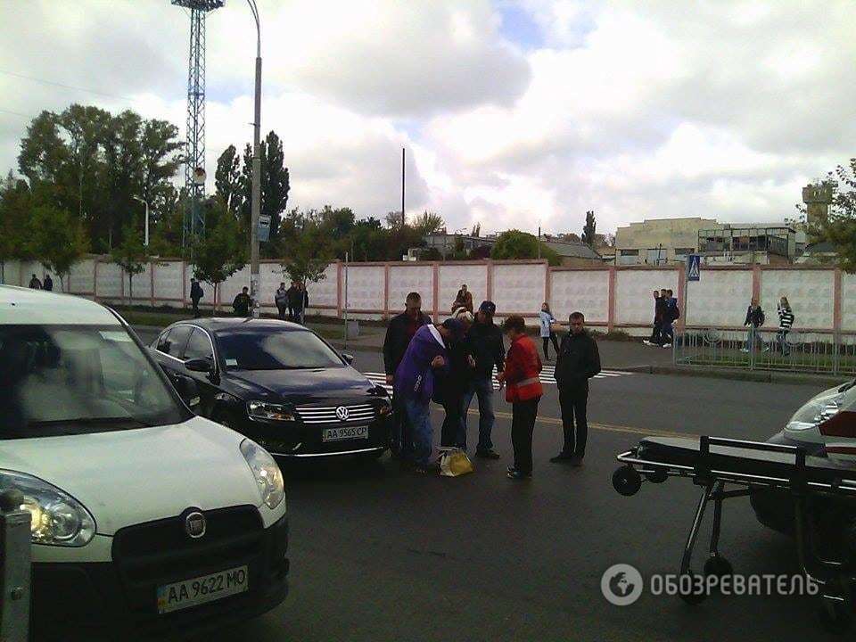 У Києві автомобіль збив дівчину на "зебрі"