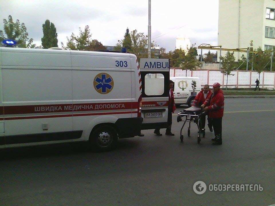 У Києві автомобіль збив дівчину на "зебрі"