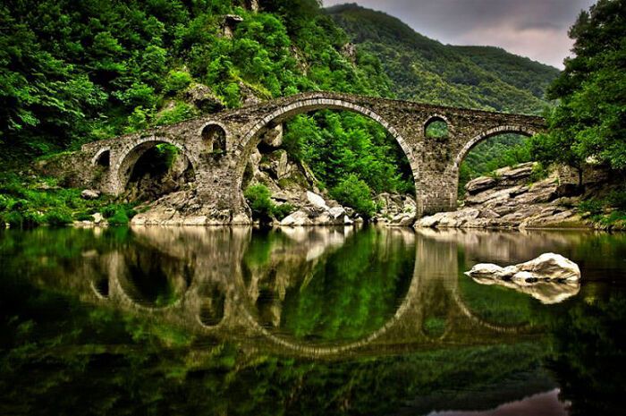Шедеври архітектури: 30 вражаючих старовинних мостів з усього світу - опубліковано фото