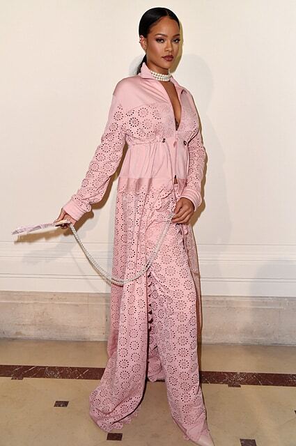 Розовый шик: Рианна представила коллекцию для Puma на Неделе моды в Париже
