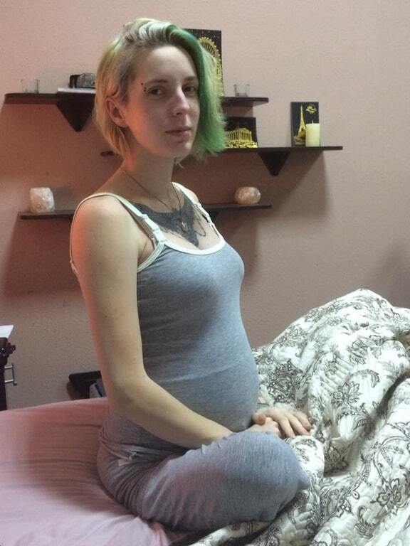 "Уже недолго": беременная волонтер Яна Зинкевич показала округлившийся живот