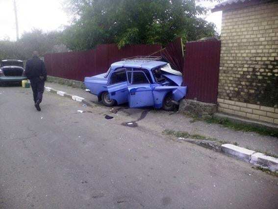 Масштабное ДТП на Киевщине: автомобиль врезался в забор