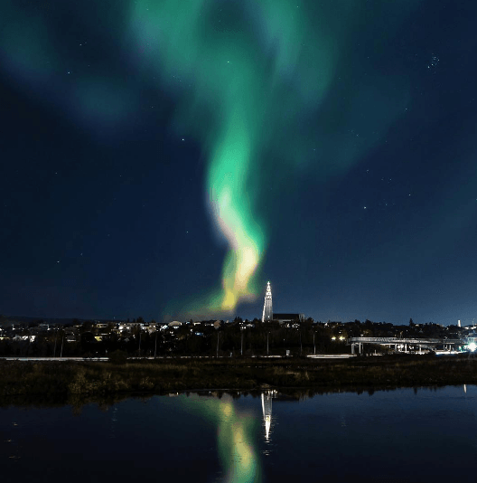 Неземная красота: появились фото северного сияния в Рейкьявике