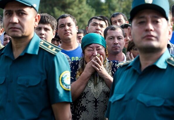 Опубліковано фоторепортаж із похорону президента Узбекистану Карімова