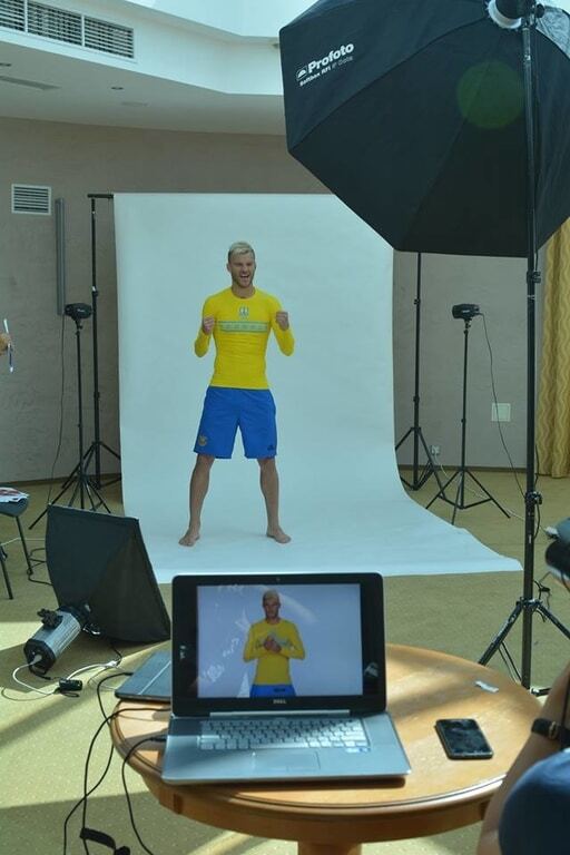 Вместо формы - лонгслив: сборная Украины по футболу снялась в фотосессии перед игрой с Исландией - снимки с процесса