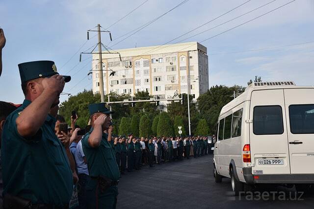 Со слезами и скорбью: в Ташкенте тысячи людей провели в последний путь Каримова. Опубликованы фото и видео